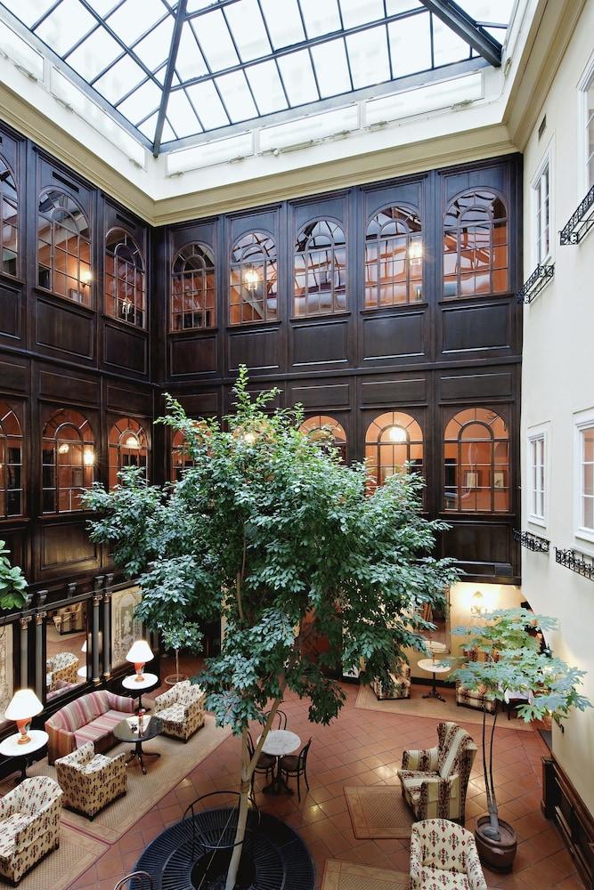 Hotel König Von Ungarn 4*